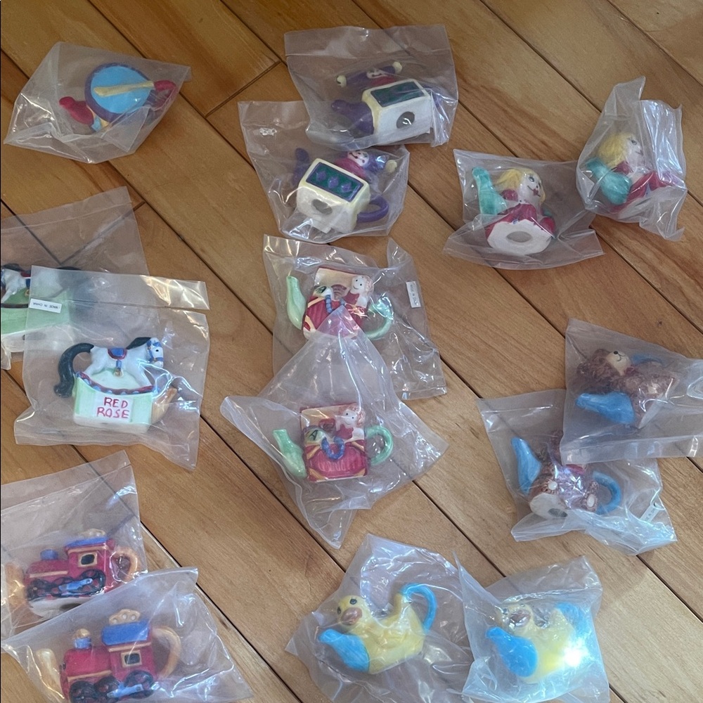 Red Rose figurine complete set toy edition set